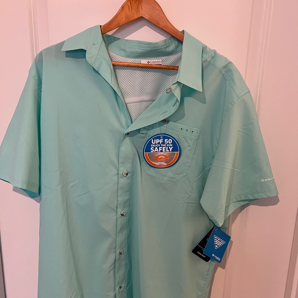 Men’s Columbia shirt